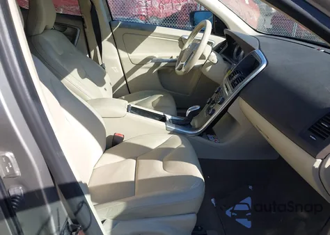 2013 Volvo Xc60 3.2 Premier z USA, uszkodzony, nr VIN YV4940DZ4D2420632